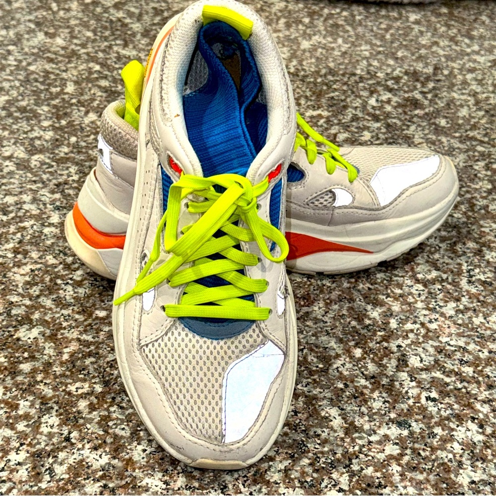BRANDBLACK
LEATHER SAGA SNEAKERS